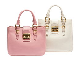 清新甜美 Miu Miu Madras系列手袋的皮具之美